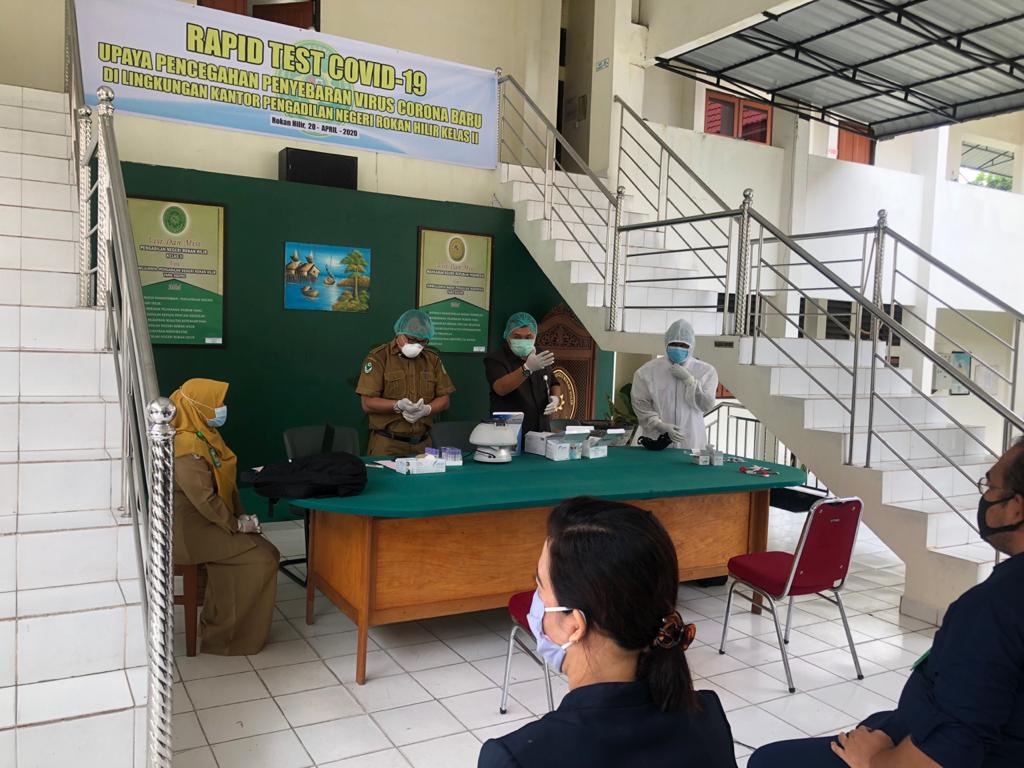 Antisipasi Dampak Covid -19, Hakim dan Pegawai PN Rohil Laksanakan Rapid Test