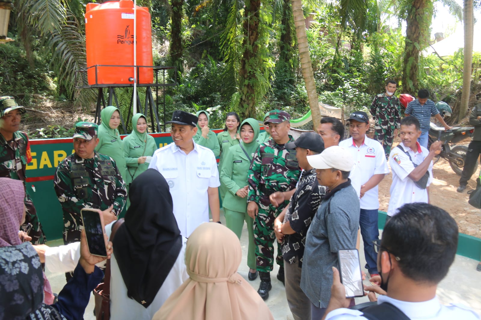 Kasdam XIX/Tuanku Tambusai Bersama Wawako Pekanbaru Tinjau Hasil TMMD ke-127 di Tuah Negeri