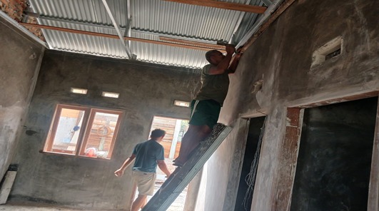 Dibalik Rangka Plafon, Tumbuh Harapan Baru di Rumah Milik Yudarfis