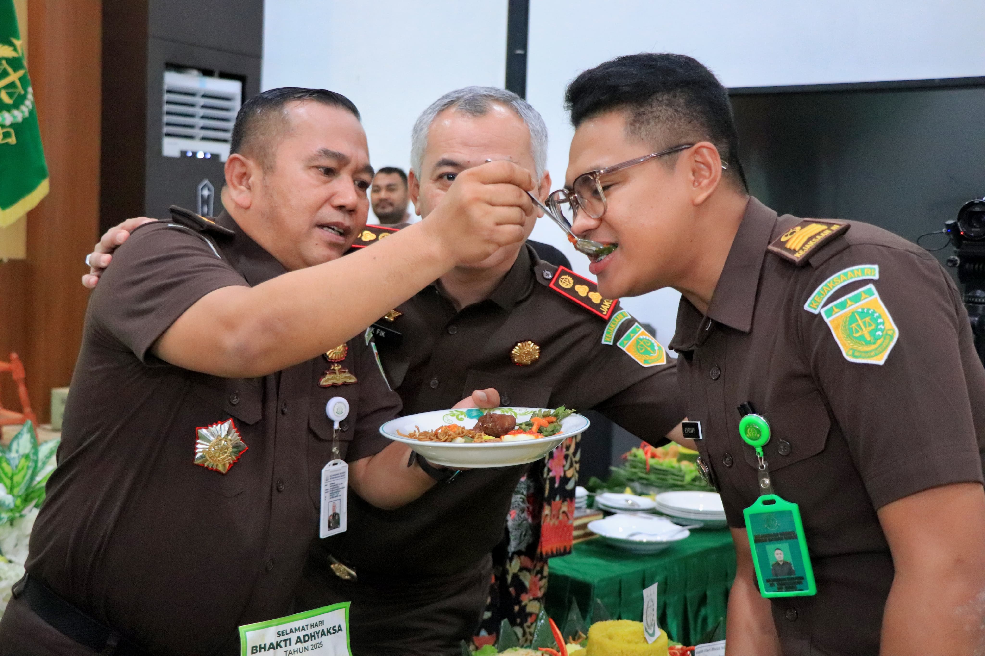 Plt.Kejari Seram Bagian Barat Hadiri Tasyakuran Hari Bhakti Adhyaksa Ke -65 di Kejati Maluku