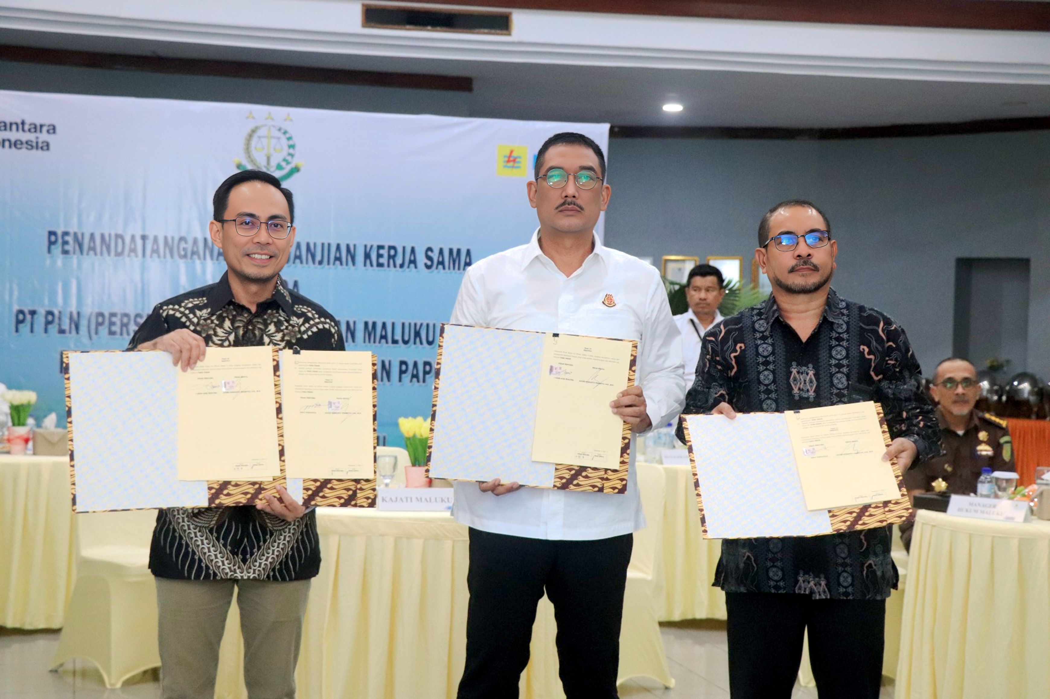 Perkuat Tata Kelola dan Akselerasi Transisi Energi, Kejati Maluku dan PLN Teken MoU Nasional Serentak