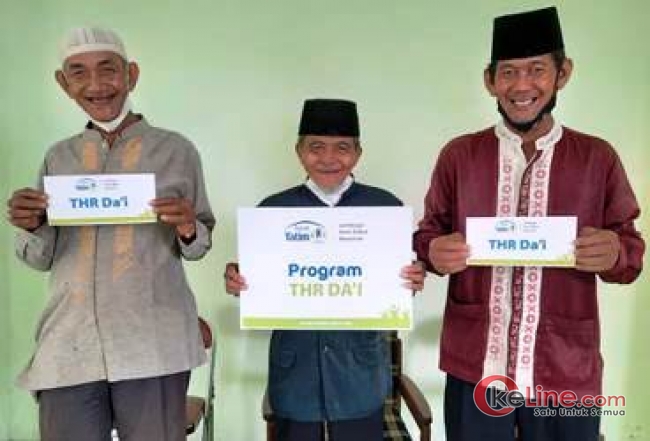 Rumah Yatim Arrohman Riau Bagi-bagi THR Kepada 20 Mubaligh di Pekanbaru
