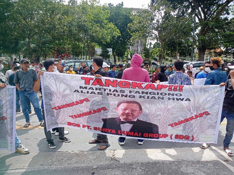 Massa Minta Kajati Riau Tangkap Martias Fangiono Big Boss PT Surya Dumai Grup