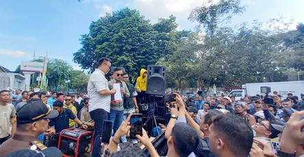 Kantor Kejati Riau Digoyang Massa, GPMPPK Minta Oknum PU Riau Atur-atur Proyek Diproses