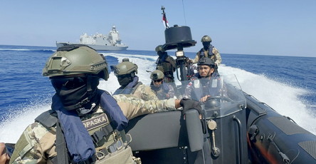 KRI Brawijaya-320 Gelar Latiha Perdama Bersama AL Mesir Di Laut Mediterania