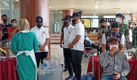 Saat Tiba di Riau Penumpang Pesawat dari Jawa Wajib Tes Antigen Ulang.