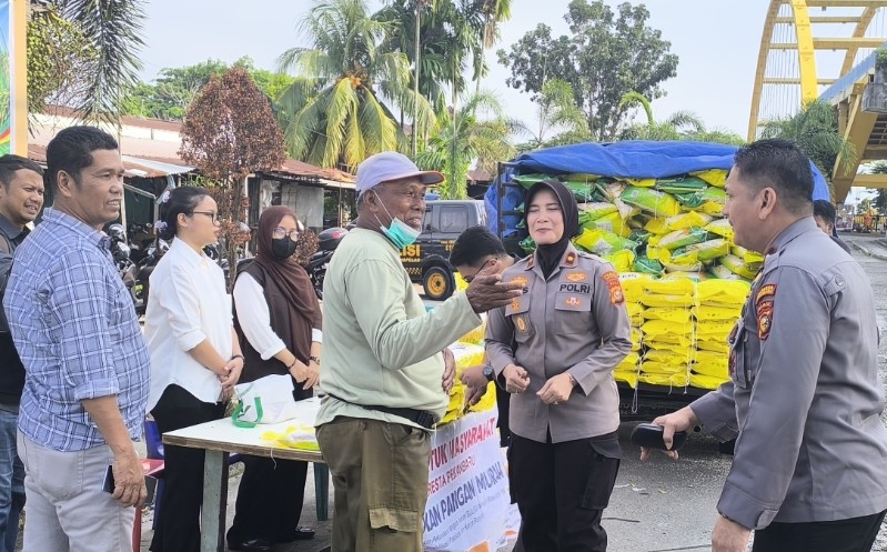 Gerakan Pangan Murah di Kampung Bandar, Kapolsek Senapelan: Kita Bantu Ringankan Beban Masyarakat