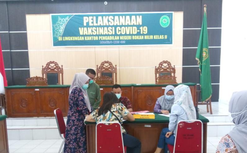 Keluarga Besar PN Rohil Gelar Vaksinasi Covid-19