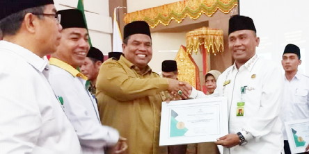Penghargaan Pengumpul Zakat Terbaik Diberikan Kepada UPZ Kankemenag Kab. Padang Pariaman