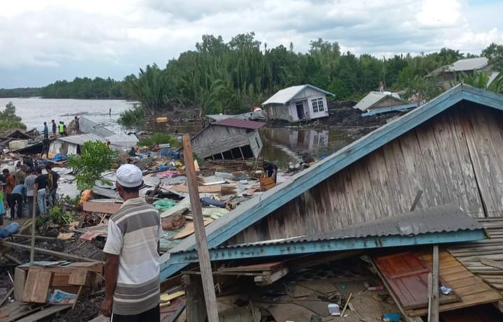 15 Rumah Warga di Inhil Hancur Masuk Sungai, Pemprov Riau Sarankan Relokasi