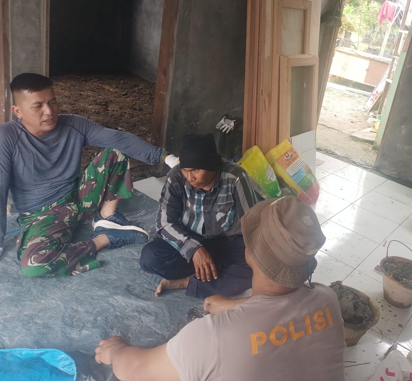 Kabar TNI Polri, Tawa Dibalik Keramik yang Terpasang