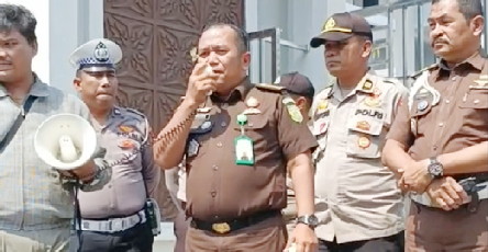 Pak ST Burhanuddin, Kejati Riau Kebanjiran Demo Ini Pertanda Apa Ya????