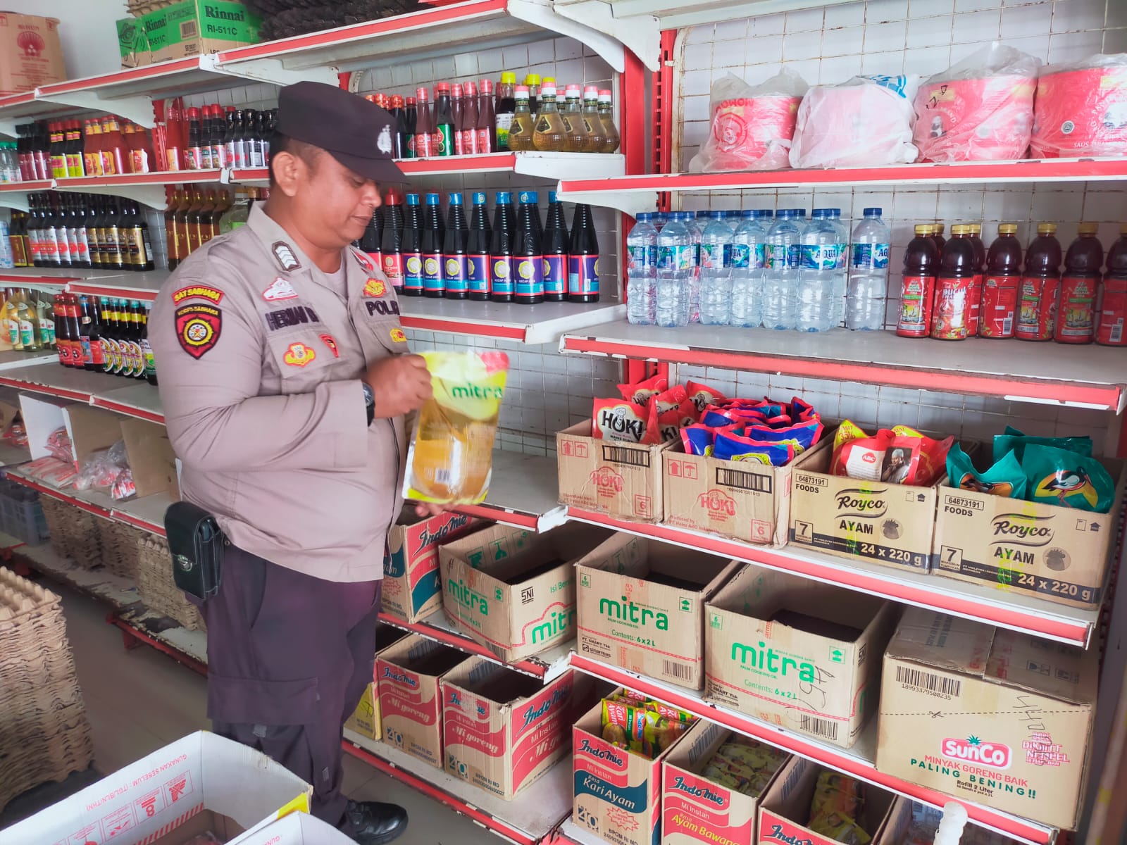 Pastikan Stok Aman, Polsek Senapelan Pantau Sejumlah Toko Sembako