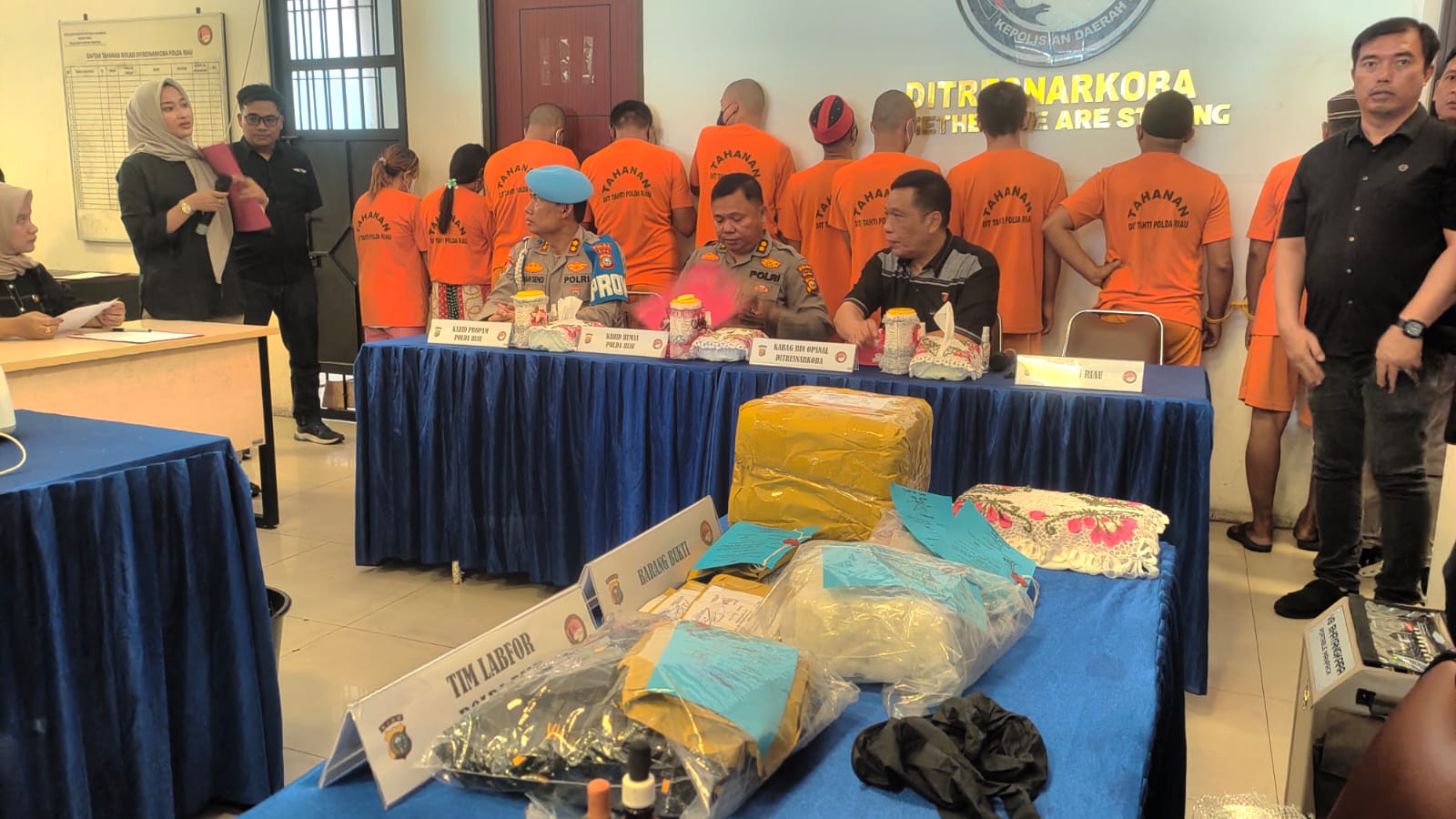 Polda Riau Ringkus 10 Pengedar Narkoba, Barang Bukti Dimusnahkan