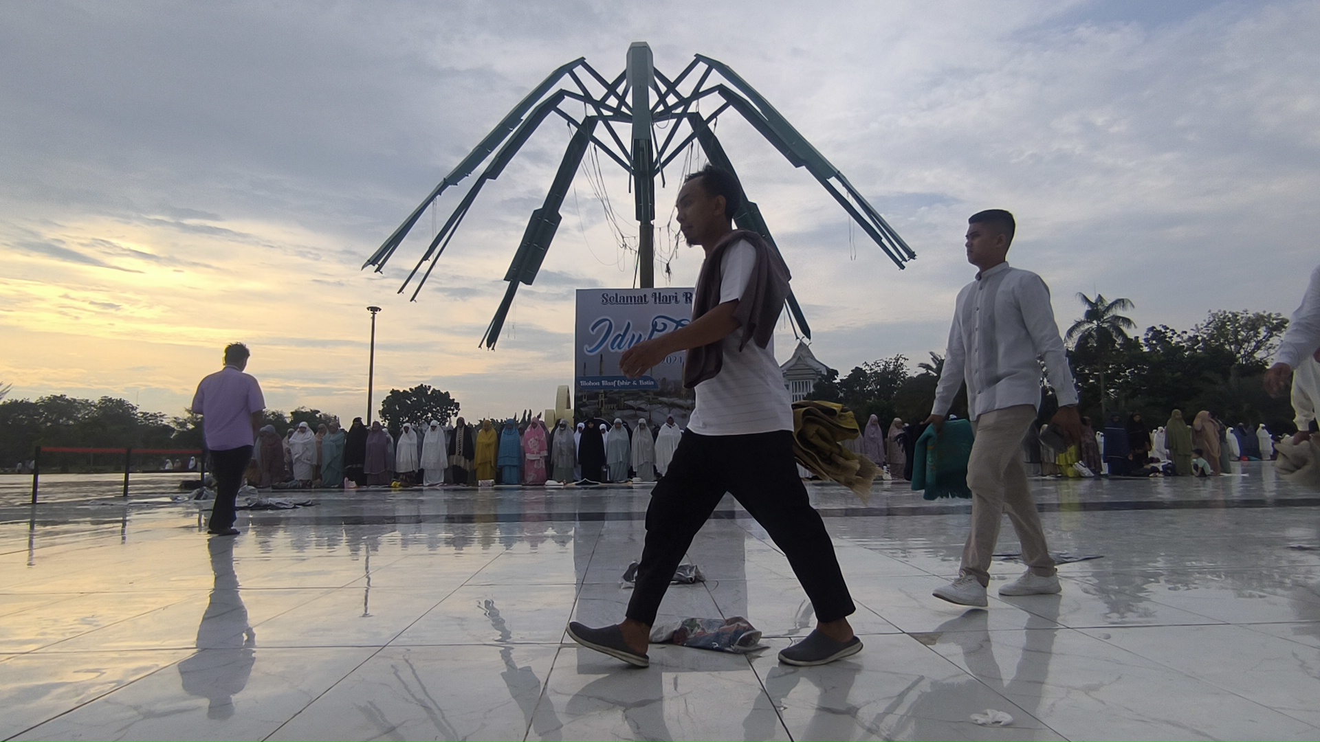 Payung Elektrik Mesjid Raya An-nur Tak Berfungsi, Jemaah Kecewa