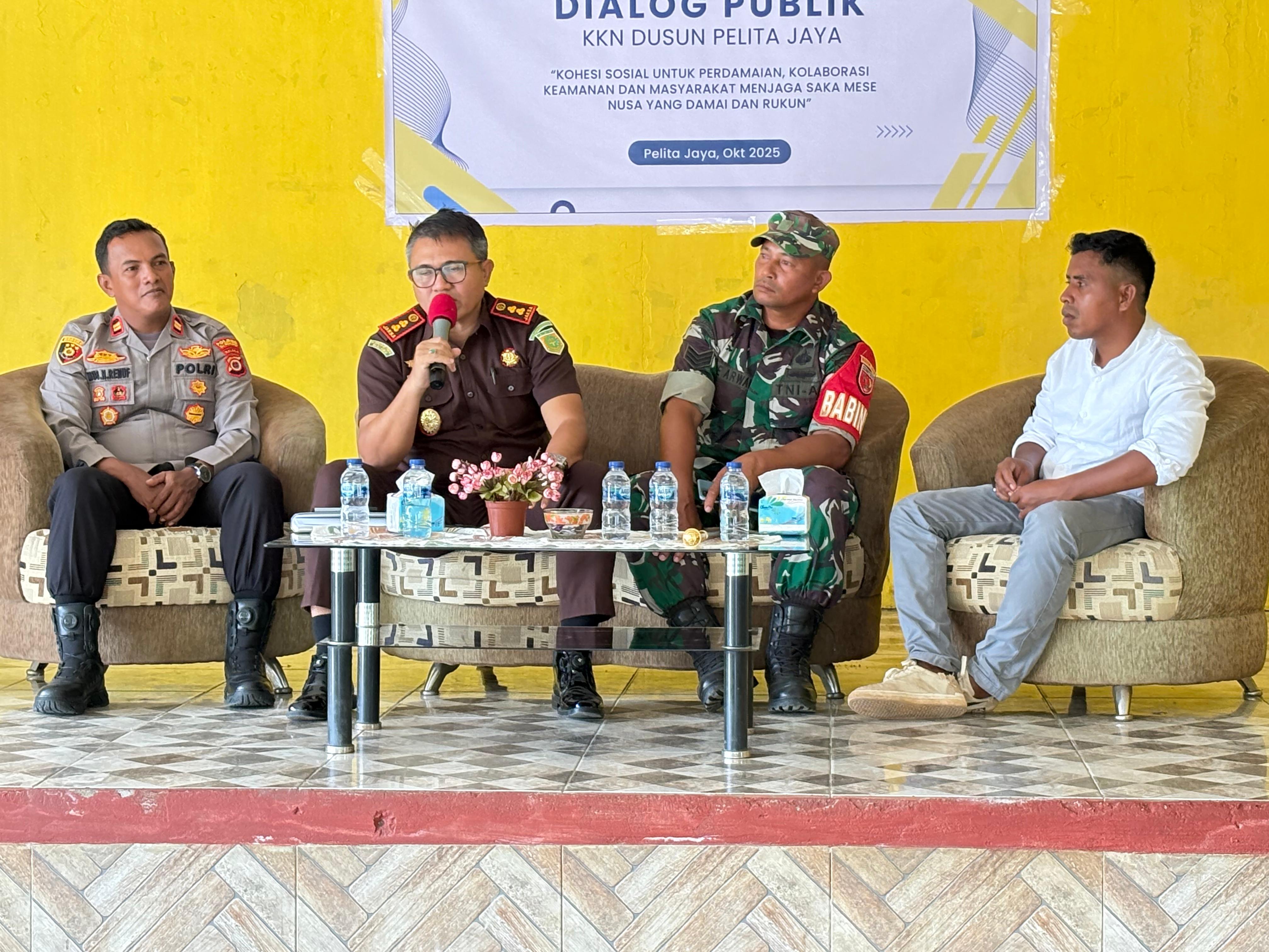 Kajari SBB Beri Penyuluhan Hukum Gratis untuk Mahasiswa KKN Unpatti dan Warga Dusun Pelita Jaya