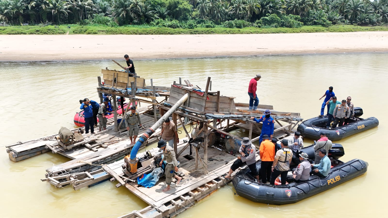 55 Rakit PETI di Sungai Kuantan Dimusnahkan Polres Kuansing