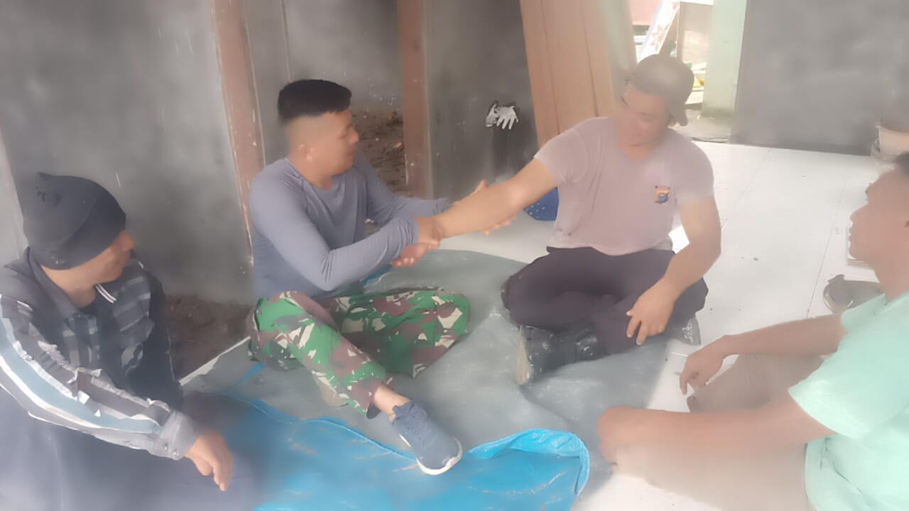 TNI dan Polri Terlihat Saat Pembangunan RTLH TMMD ke127 di Pekanbaru