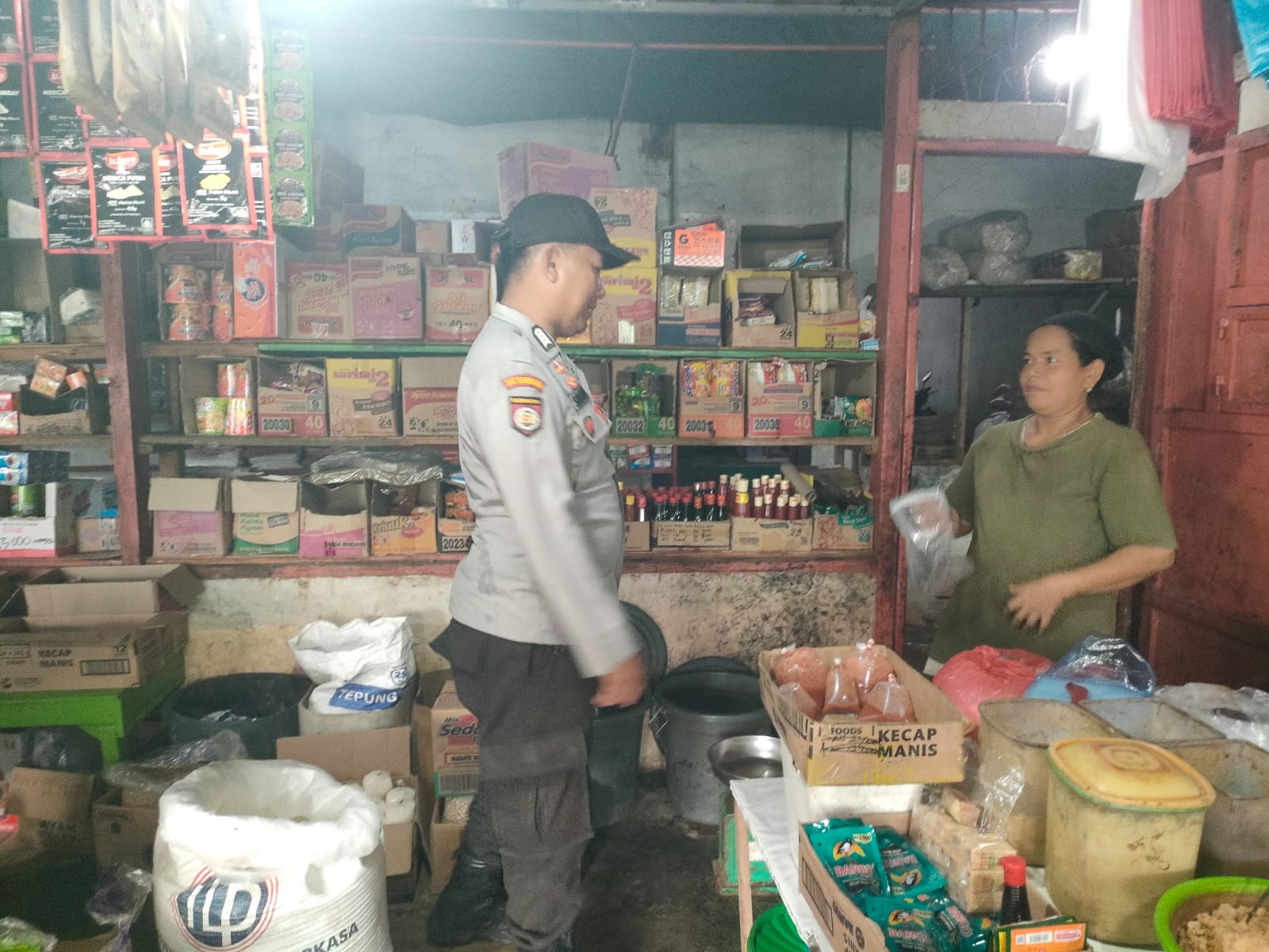Pastikan Stok Pangan Aman, Polsek Senapelan Pantau Sejumlah Toko