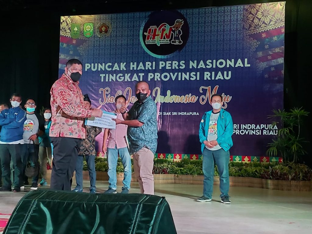Jonathan Surbakti  Juara  I Lomba Poto LKTJ Raja Ali Kelana Provinsi Riau