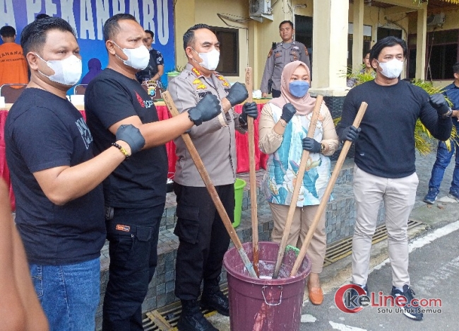 Ribuan Pil Ekstasi dan 1,7 Kg Ganja Dimusnahkan Polresta Pekanbaru