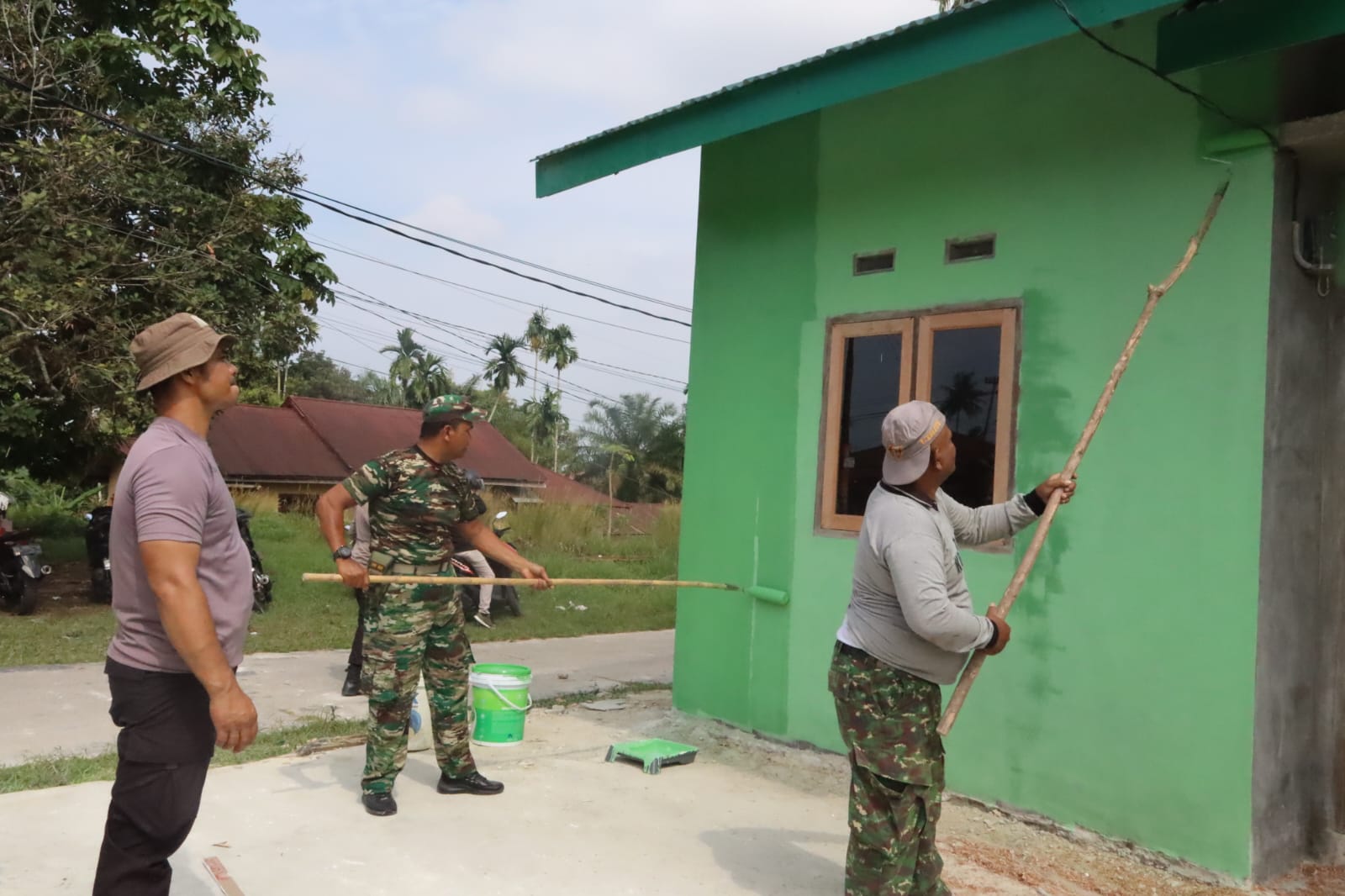 Gotong Royong Satgas TMMD dan Warga, Rumah Saudi Alfa Seri Hampir Rampung