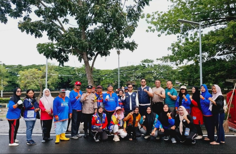 Polsek Senapelan Gelar Gotong Royong Bersama Masyarakat Antisipasi Banjir
