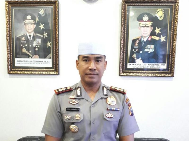 Walaupun Jauh, Tak Urungkan Niat Polisi Ini Untuk Membantu