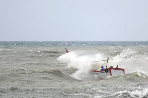  Tiga Nelayan Pangandaran Hilang,  Perahu Dihantam Ombak