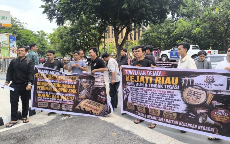Demo Tunjangan Rumah Anggota DPRD Siak, Massa Desak Kejati Riau Turun Tangan