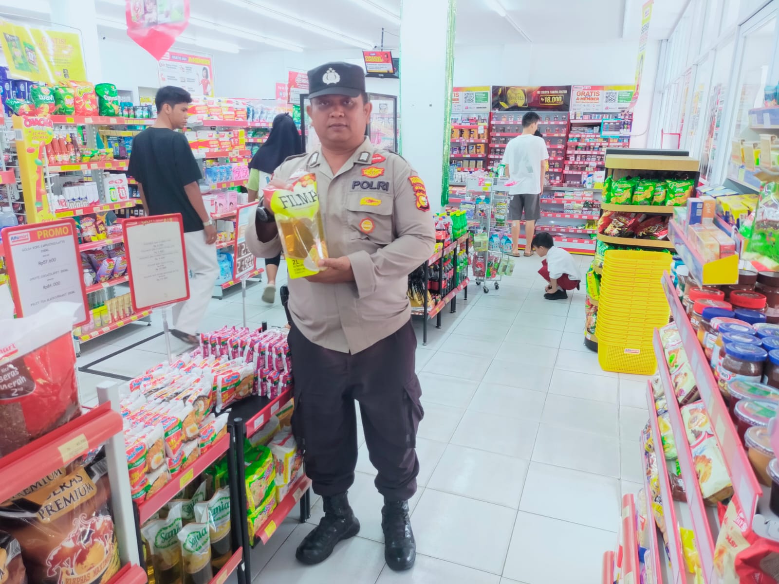 Polsek Senapelan Rutin Pantau Ketersediaan Sembako di Sejumlah Toko