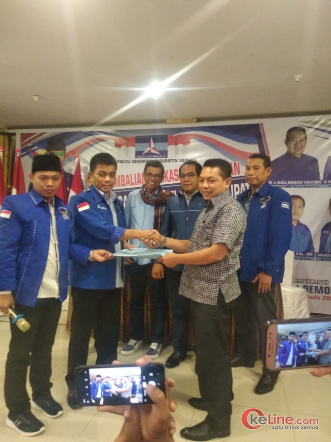 Mantap,! Pasangan NURI Serahkan Berkas Kepartai Demokrat
