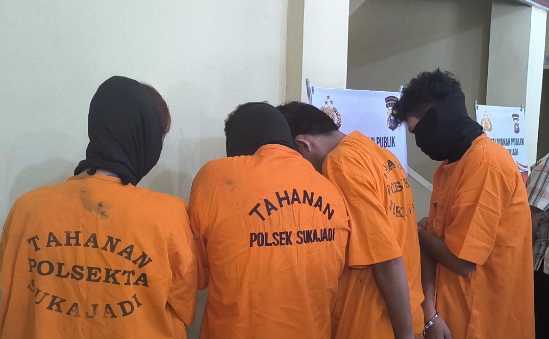 Cewek MiChat dan 3 Pria Ditangkap Usai Kuras Uang Pelanggan