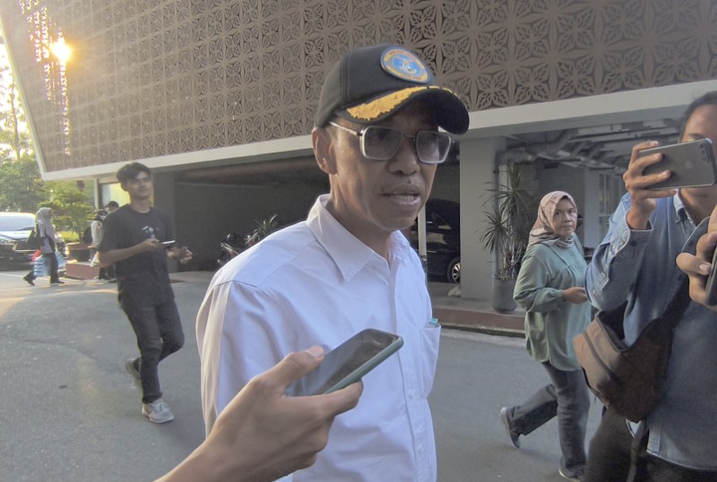 Diperiksa Sebagai Saksi di Kejati Riau, Eks Bupati Rohil Afrizal Sintong Dicecar 20 Pertanyaan