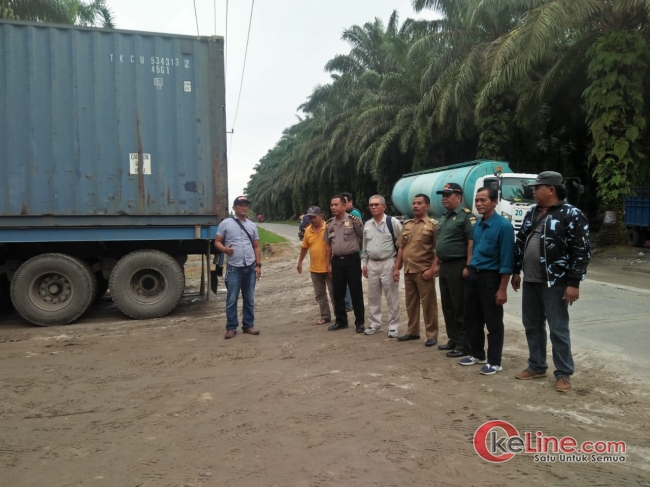 Warga 9 Desa Desak Menejemen PLTA Asahan III Perbaiki Badan Jalan