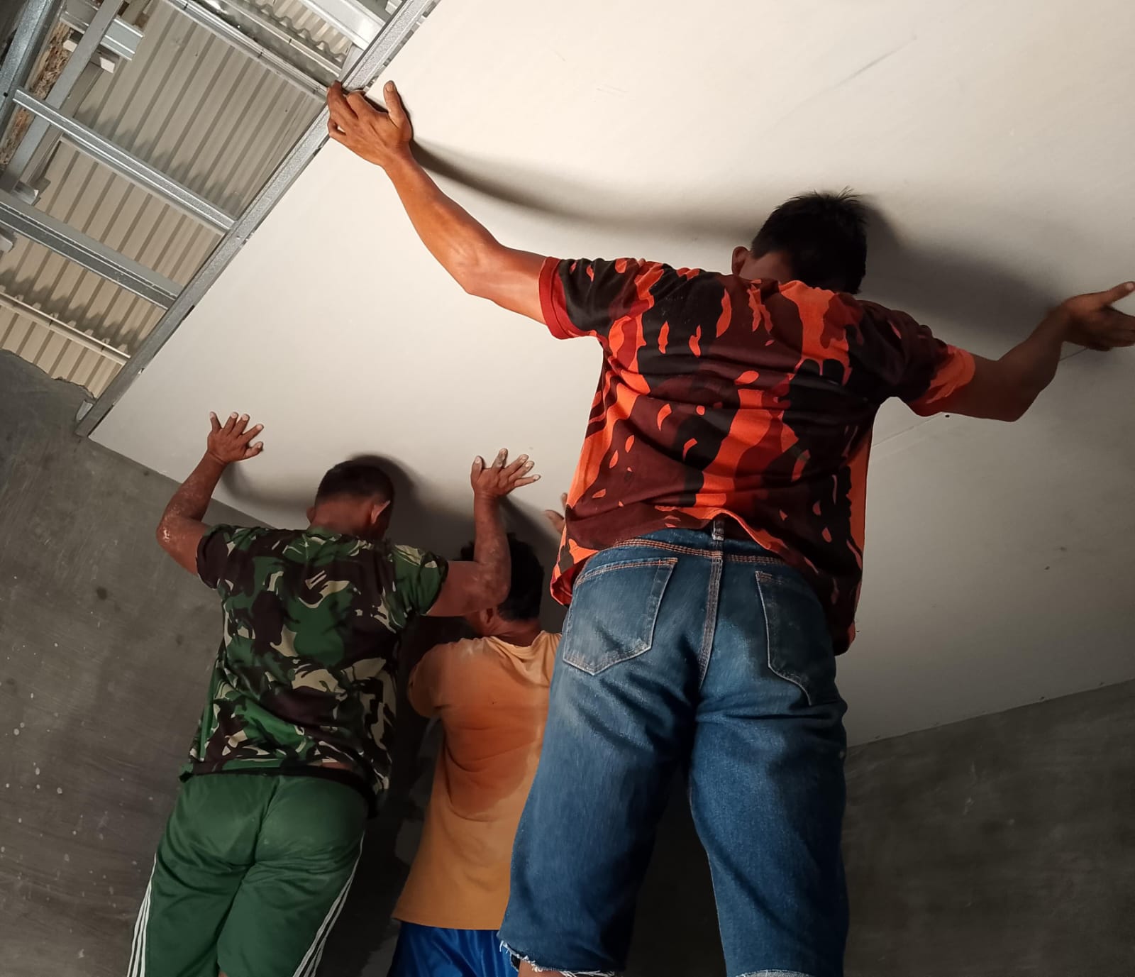 Sentuhan Kepedulian di Tenayan Raya, Rumah Anismar Kini 81 Persen Rampung