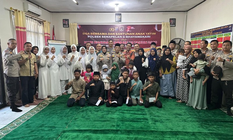Jelang HUT Bhayangkara 79, Polsek Senapelan Gelar Doa Bersama dan Serahkan Santunan ke 25 Anak Yatim