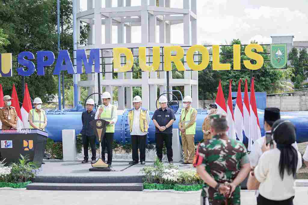 Bupati Rohil Dampingi Presiden RI Resmikan SPAM Durolis