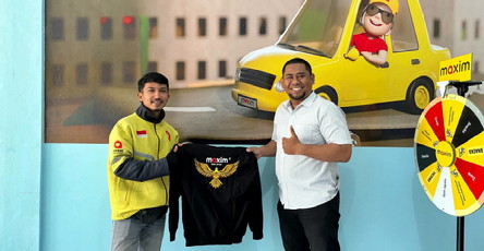 Indra Rizaldi, Casman dan Fahrry Hercules Dianugerahi Penghargaan Best Driver Pada Ojol Riau
