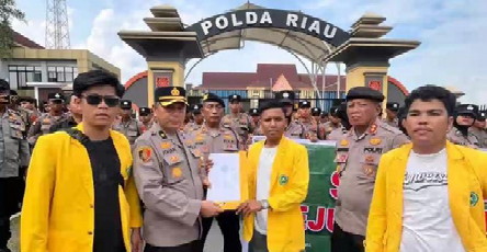 Demo BEM Unilak Terkait TNTN,, "Proses Pidana Tiga Kades Terbitkan Surat dalam Kawasan"