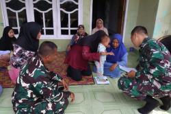 TMMD Ke-127 Kodim 0301/Pekanbaru Sentuh Anak Stunting Lewat Pemberian Asupan Gizi
