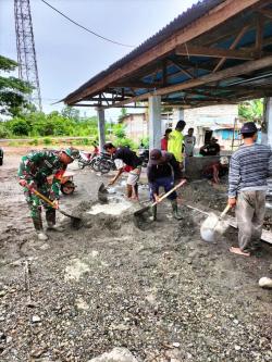 Babinsa Koramil 1710-07/Mapurujaya Bersama Warga Kerja Bakti Bangun Masjid