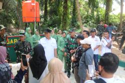 Kasdam XIX/Tuanku Tambusai Bersama Wawako Pekanbaru Tinjau Hasil TMMD ke-127 di Tuah Negeri