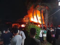 Anak Ditinggal Tidur, Rumah di Tangla Ludes Terbakar 