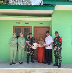 Usai Penutupan TMMD ke-127, Kasdam XIX/TT Serahkan Kunci Rumah Layak Huni Secara Simbolis 