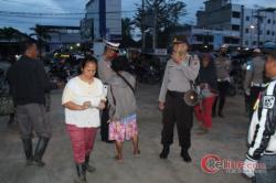 Perduli Dengan Masyrakat Asahan, Polres Asahan Bagi Masker Dan Sarung Tangan