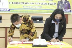 Pemda Rohil dan Kejari Rohil Tanda Tangani Nota Kesepahaman Pencegahan Korupsi 