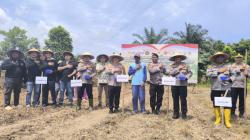 Dukung Penuh Ketahanan Pangan Nasional, Polresta Pekanbaru Tanam Jagung di Payung Sekaki