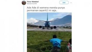 Aksi anak-anak Main di Belakang Pesawat Mau Take Off Viral