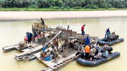 55 Rakit PETI di Sungai Kuantan Dimusnahkan Polres Kuansing